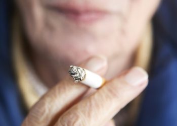 Parar de fumar na velhice aumenta longevidade